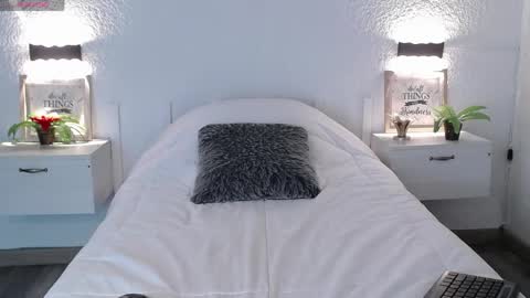 Sarah online show from March 25, 1:18 pm