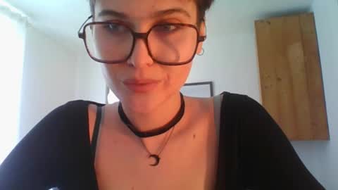 Sarah online show from February 8, 3:04 pm