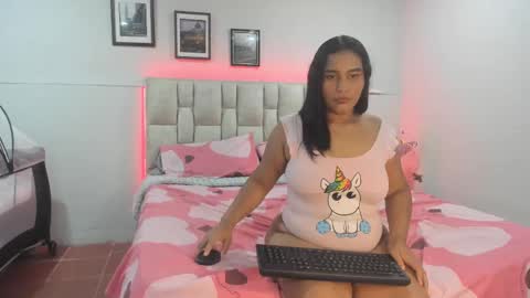 sarah foxx  online show from November 6, 8:01 pm