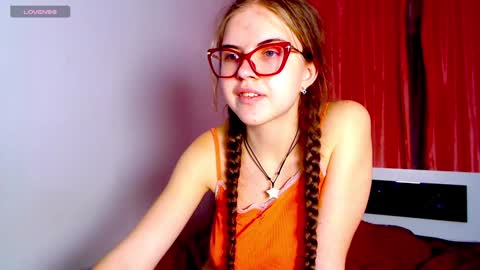 Sarah online show from December 3, 6:44 pm