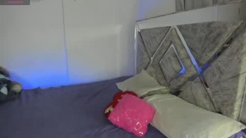 sarah_lowee online show from April 28, 2:27 am