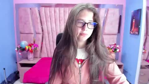 Snapshot of sarah_sweett_ chatting on October 4, 1:42 pm Sarah online show from October 4, 1:42 pm