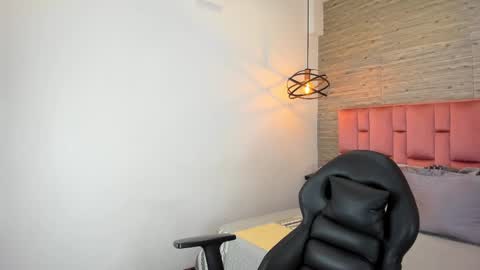 Sarah Deyvis online show from October 3, 8:28 pm