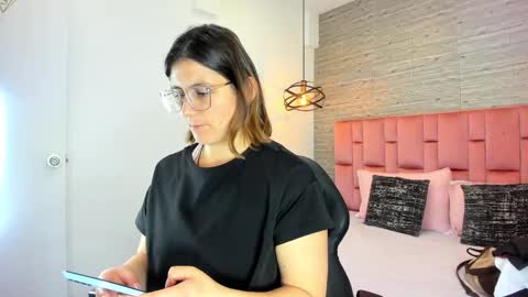 Sarah Deyvis online show from September 28, 2:37 pm