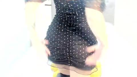 Snapshot of sarahgrant_ chatting on March 11, 2:42 am sarahgrant_ online show from March 11, 2:42 am