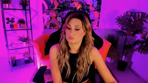 Divine Sarah NONUDE model online show from February 1, 5:26 pm