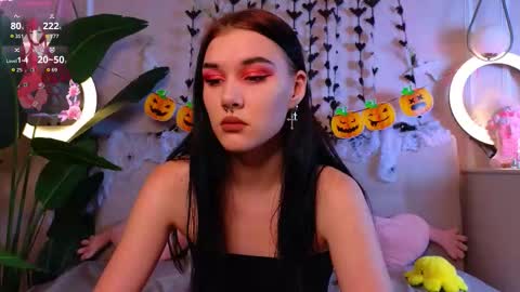 Sarah  online show from November 1, 9:25 pm