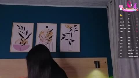 Sarah online show from October 8, 12:00 pm