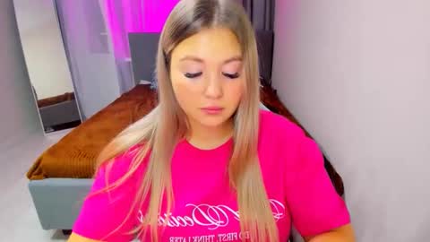 Sarah online show from November 6, 3:15 pm