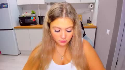 Sarah online show from October 26, 3:01 pm