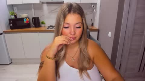 Sarah online show from September 20, 3:37 pm