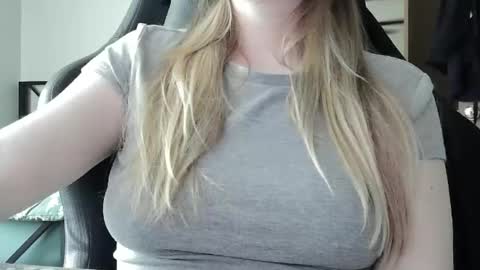 Sarah online show from March 29, 9:05 pm