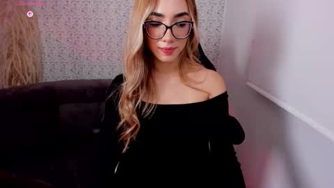 Sara jones   online show from December 5, 9:34 pm