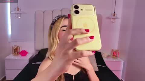 Sara jones   online show from April 14, 4:21 pm