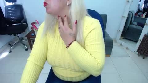 Saraloves online show from September 30, 3:33 pm