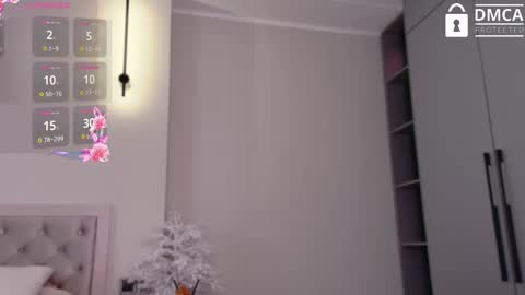 Mia online show from September 28, 9:18 am