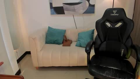 I am Sara  online show from February 15, 8:18 pm