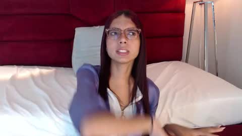 Snapshot of sarasaenz_99 chatting on February 16, 10:32 pm Sara online show from February 16, 10:32 pm