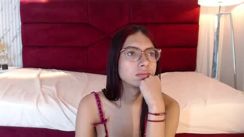 Snapshot of sarasaenz_99 chatting on February 21, 1:44 am Sara online show from February 21, 1:44 am