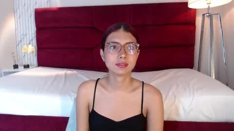 Snapshot of sarasaenz_99 chatting on February 17, 7:44 pm Sara online show from February 17, 7:44 pm