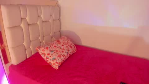 Sara  online show from February 24, 4:47 pm