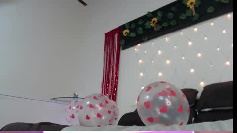 Snapshot of saray__jones chatting on February 15, 2:11 pm saray__jones online show from February 15, 2:11 pm