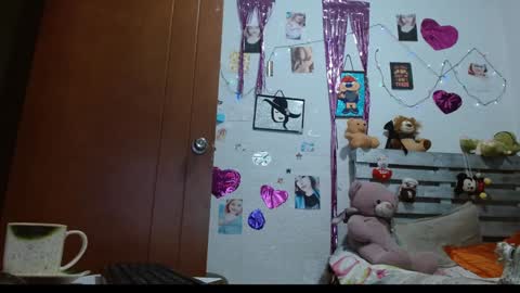 Sara Jimenez online show from December 18, 7:47 am