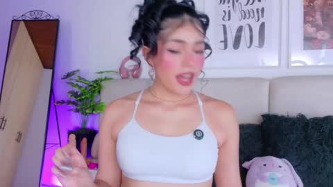 Sara online show from May 20, 9:43 pm