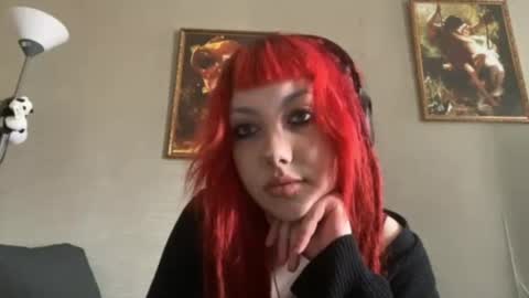 Mia online show from May 12, 2:15 pm