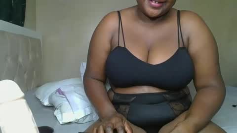 sassie_bee online show from February 1, 12:18 am