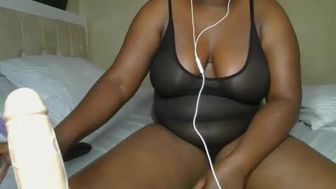 sassie_bee online show from January 18, 12:24 am