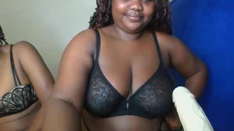 sassie_bee online show from September 26, 4:20 am