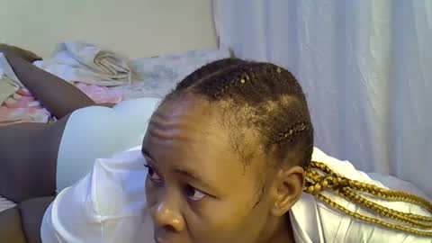 Snapshot of sassy_bella chatting on September 21, 2:26 am sassy_bella online show from September 21, 2:26 am