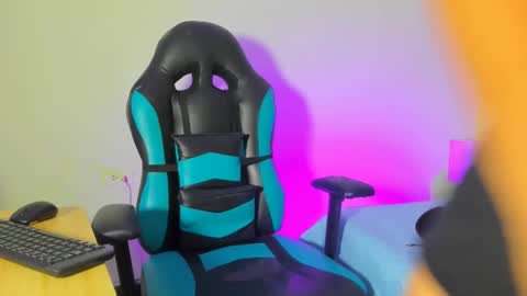 Evans Williams online show from February 12, 8:40 pm