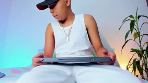     online show from November 19, 8:13 am