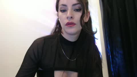 Nia online show from January 11, 1:16 am