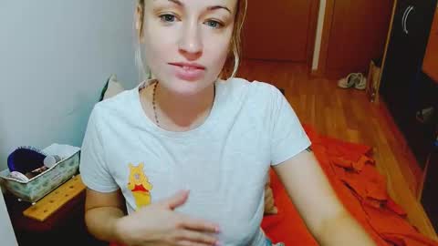 Snapshot of satinqueen90 chatting on October 22, 6:27 am Satinqueen90 online show from October 22, 6:27 am