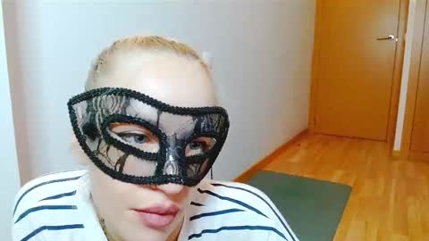 Snapshot of satinqueen90 chatting on October 14, 6:27 am Satinqueen90 online show from October 14, 6:27 am