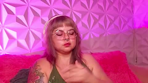 Gina George online show from November 25, 2:32 am