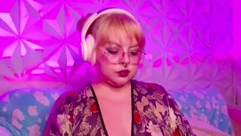 Gina George online show from September 29, 12:42 am