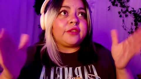Gina George online show from December 7, 11:18 pm