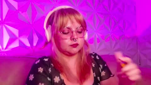 Gina George online show from October 4, 11:24 pm