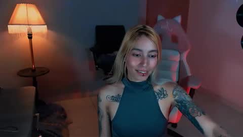 I AM JENN  online show from December 2, 1:51 am