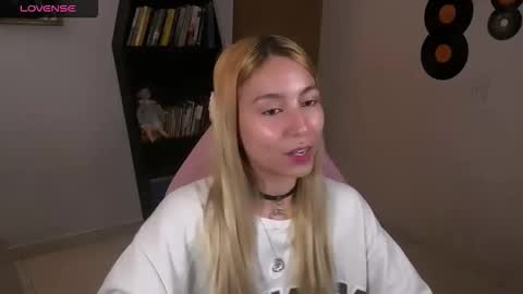 I AM JENN  online show from October 17, 4:27 am