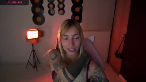 I AM JENN  online show from April 12, 3:43 am