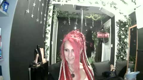 SaucySky online show from June 4, 11:00 pm