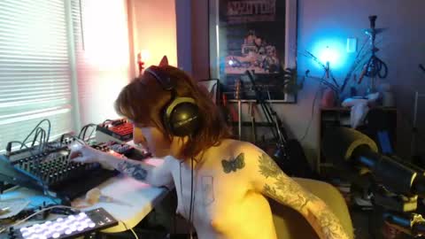 savagewaves online show from April 19, 11:51 pm