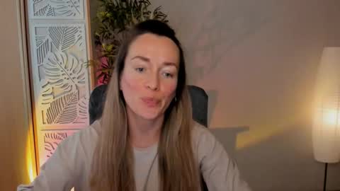 save the qween online show from February 20, 8:38 am