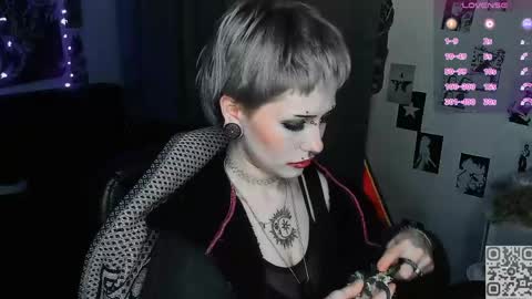 pronoun she. name Mary. age 21. online show from April 14, 7:50 pm