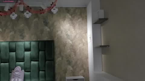 Saya Amaretto  online show from October 24, 6:52 pm